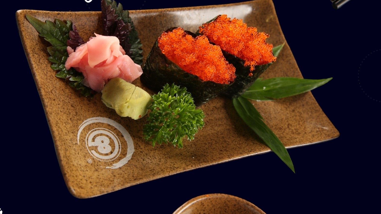 C30. Cơm sushi cuốn trứng cua đỏ Akakaniko temaki